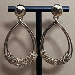 NWT Belle Badgley Mischka Gold Tone Chain Dangle Earrings